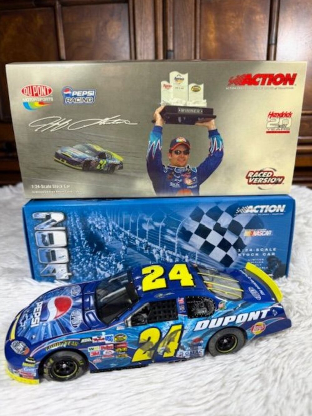 Vintage Jeff Gordon #24 Pepsi Shards Raced Win Version 2004 Monte Carlo 1:24 Car